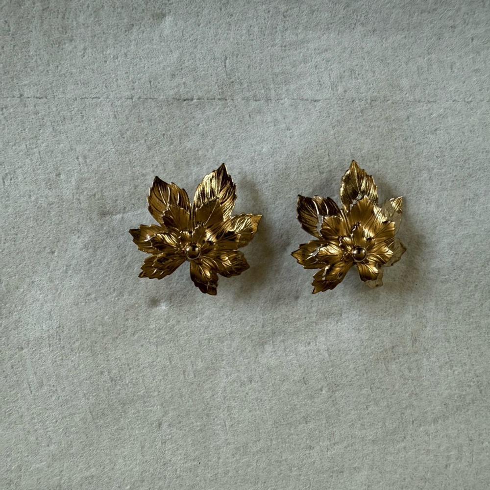 Sarah Coventry vintage maple leaf earrings